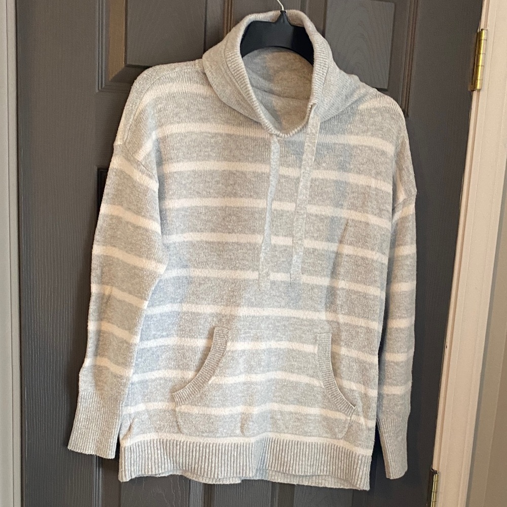 LOFT  Cream and Gray Turtleneck Sweater